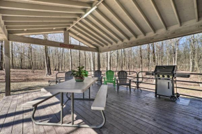 Broken Bow Getaway Covered Deck, Grill and Fire Pit